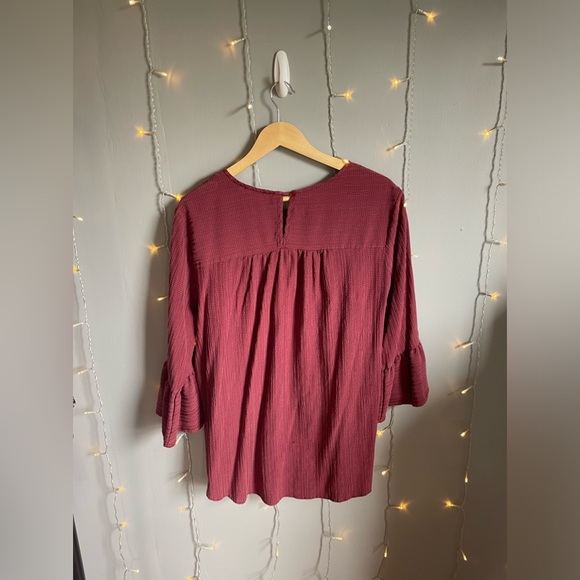 Women’s Medium Top - Picture 2 of 3